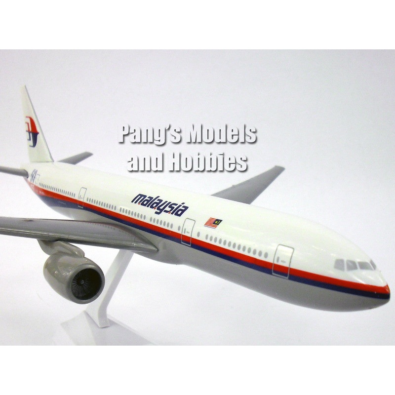 Boeing 777-200 Malaysia Airlines 50th Anniversary 1/200 by Flight Miniatures