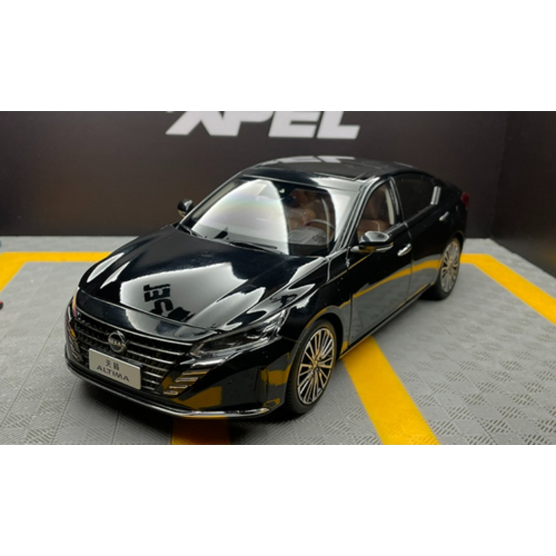 1/18 Dealer Edition 2022 Nissan Altima (Black) Diecast Car Model