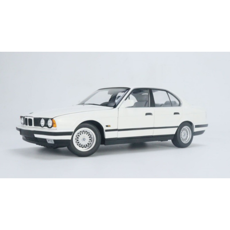 1/18 Minichamps 1988 BMW 535i (E34) (White) Diecast Car Model