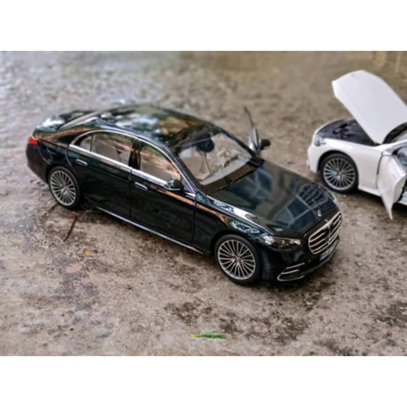1/18 Norev 2021 Mercedes-Benz Mercedes S-Class S-Klasse W223 AMG Line (Green with White Interior) Diecast Car Model