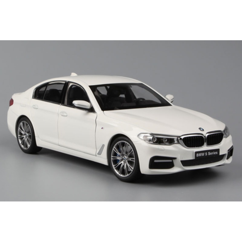 1/18 Dealer Edition BMW G30 5 Series 530i 540i 550i M550i (White) Diecast Car Model
