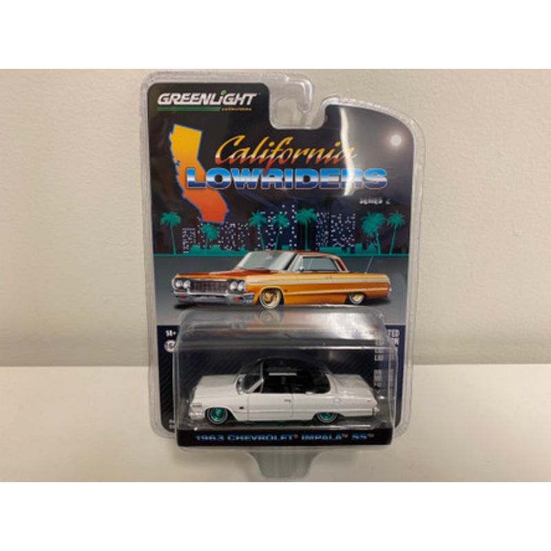 CHASE CAR 1/64 Greenlight 1963 Chevrolet Impala SS Convertible White "California Lowriders" Series 2 Diecast Car Model