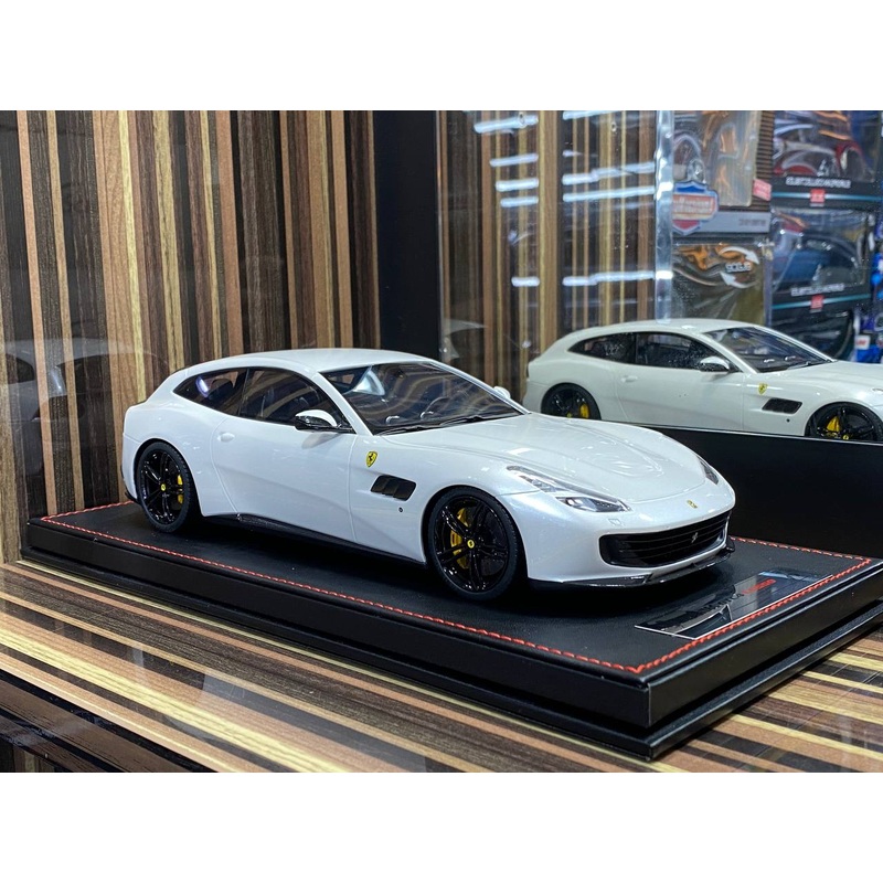 1/18 Ferrari GTC4 LUSSO Runner White Model Car