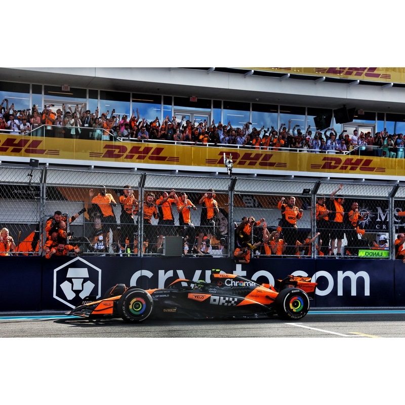 [Preorder] MINICHAMPS 1:12 MCLAREN FORMULA 1 TEAM MCL38 - LANDO NORRIS - WINNER MIAMI GP 2024 Full price