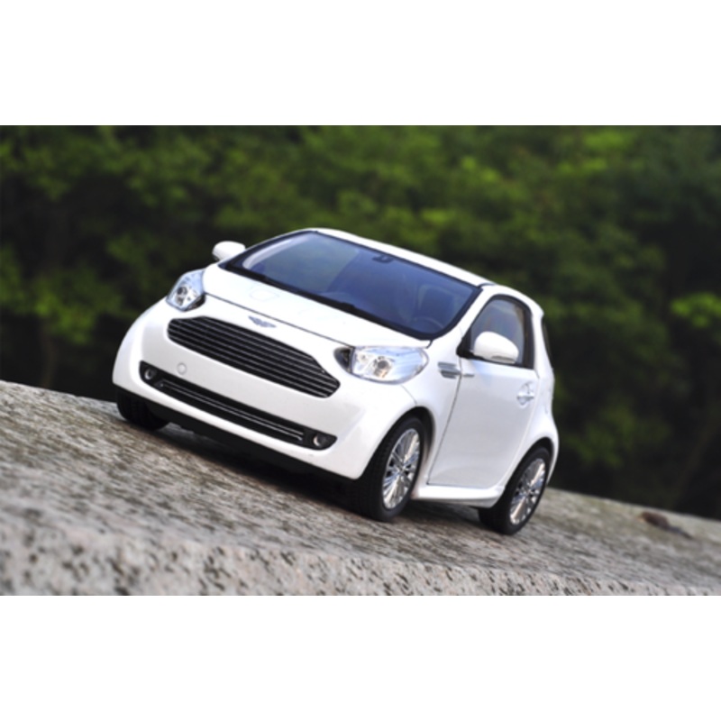 1/24 Welly FX Aston Martin Cygnet (White) Diecast Car Model