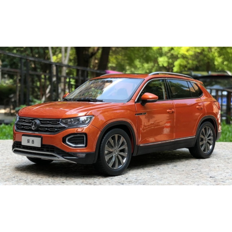 1/18 Dealer Edition 2019 Volkswagen VW Tayron Touareg (Orange) Diecast Car Model