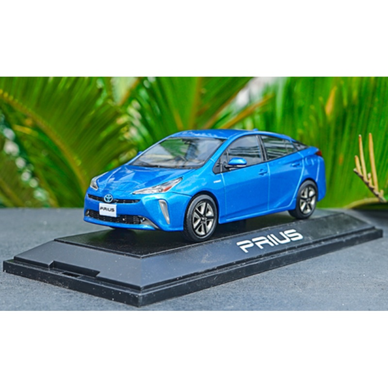 1/30 Dealer Edition Toyota Prius 4th Generation (XW50; 2015-present) (Blue) Diecast Car Model