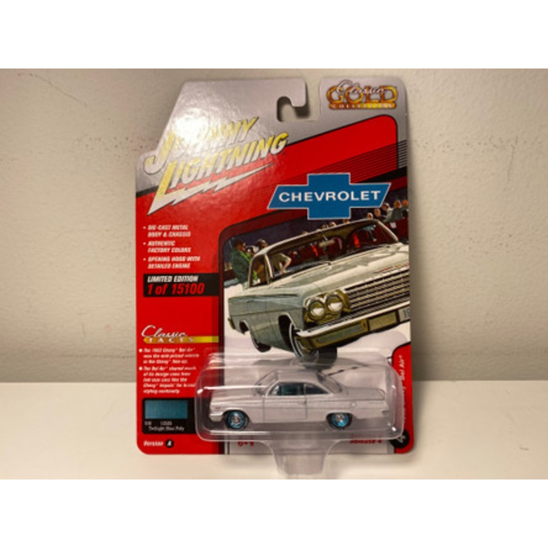 CHASE CAR 1/64 Johnny Lightning 1962 Chevrolet Chevy Bel Air Bubbletop White Diecast Car Model
