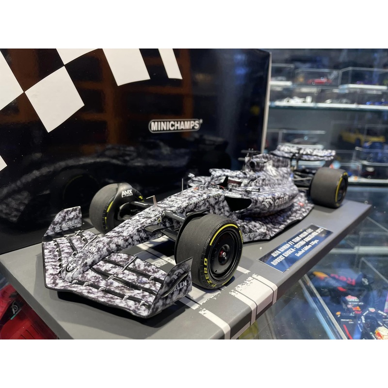 Alfa Romeo C42 n. 88 (2022) 1:18 - Barcelona Circuit Test - Robert Kubica - Minichamps