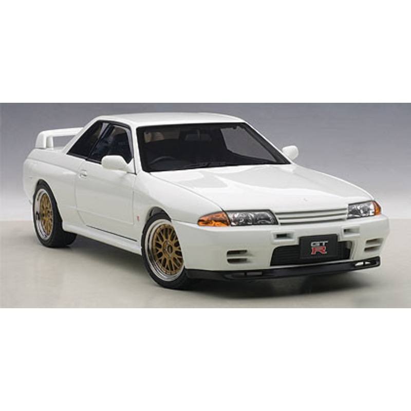 1/18 AUTOart Nissan Skyline GT-R GTR (R32) V-SPEC II Tuned Version (Crystal White) Car Model