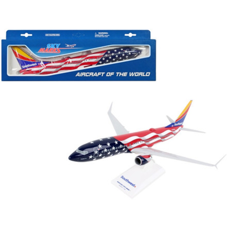 Boeing 737-800 Commercial Aircraft "Southwest Airlines - Freedom One" (N500WR) USA Flag Livery (Snap-Fit) 1/130 Plastic Model by Skymarks