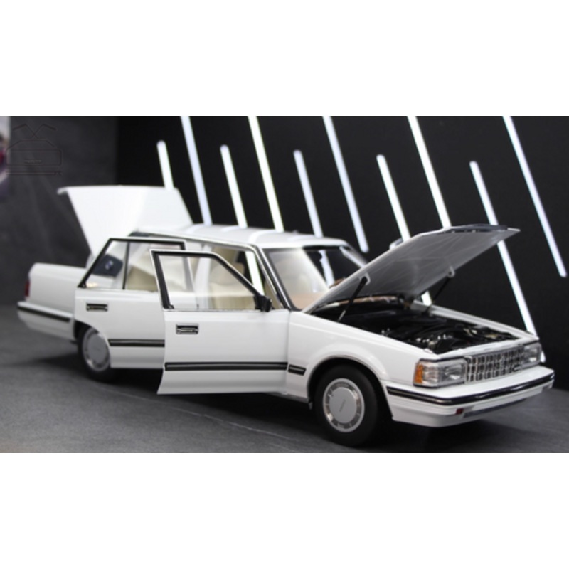 1/18 Dealer Edition 1983 Toyota Crown MS122 (White with Beige Interior) Diecast Car Model