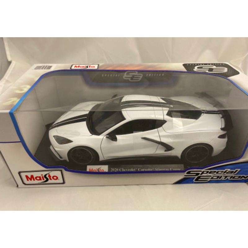 1/18 Maisto 2020 Chevrolet Corvette C8 Stingray Coupe (White with Black Stripes) Diecast Car Model
