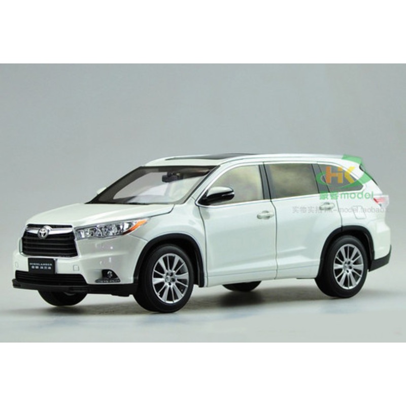 1/18 Dealer Edition 2015 Toyota Highlander (White)